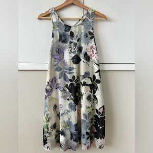 Sleeveless floral dress by Dex